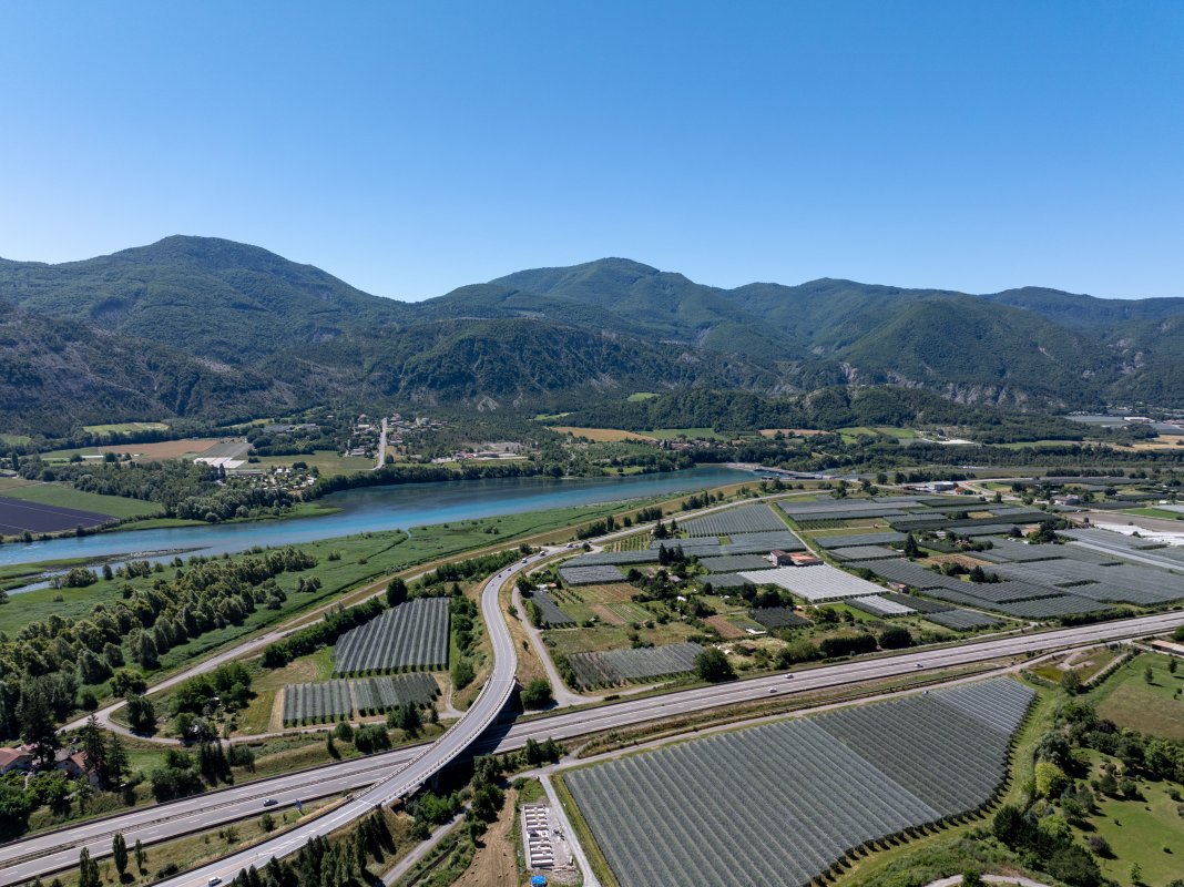 Installation d’un radar de mesure du niveau d’eau au plan d’eau de Curbans